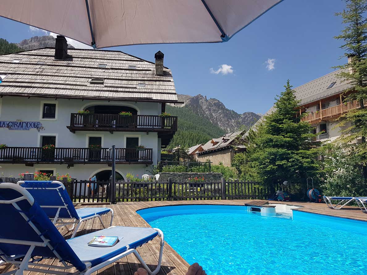 accordeon-jardin-piscine-gite