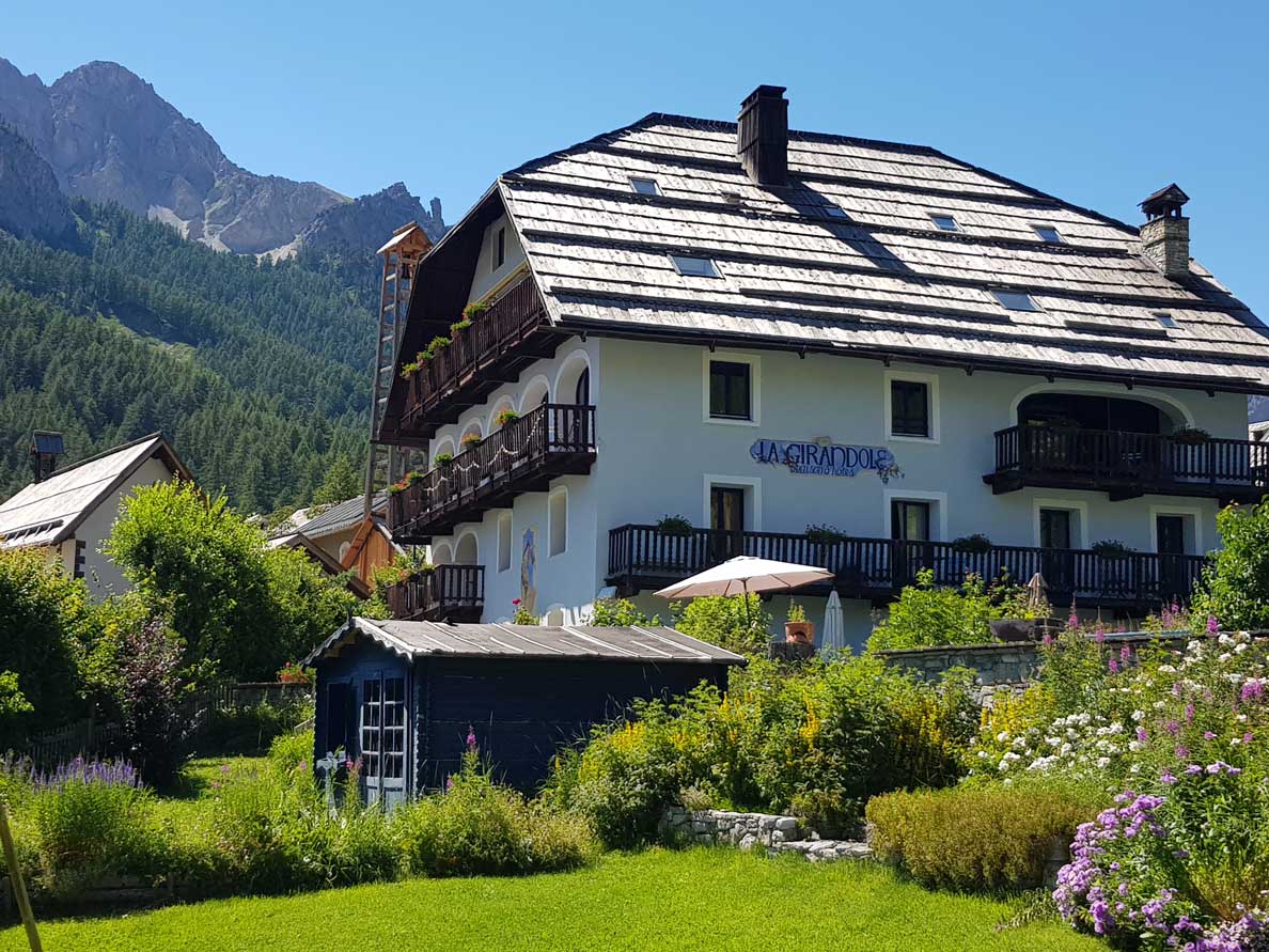 table-hote-parc-regional-queyras-la-girandole-jardin